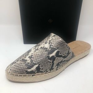 Halogen Black White Printed snake mule flats